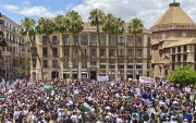 Manifestación de este sábado en Málaga (España) contra la proliferación de viviendas turísticas y la saturación de los barrios céntricos.