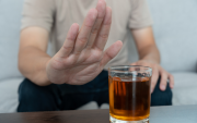 Los vínculos cercanos a los adolescentes juegan un papel primordial para evitar el consumo de alcohol y drogas.