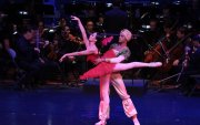 El público se transportó a la era dorada de la danza, inspirada por el legado de Sergei Diaghilev (1872-1929),.