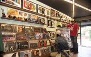 En Cumbayá, Music Service abrió sus puertas para acercar a los fanáticos del vinilo a los discos.