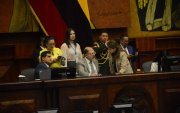 Discusión. En los corrillos legislativos, el tema del día fue la propuesta de reforma constitucional y no los apagones.
