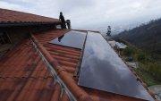 Negocio. Christian Galarza implementó el sistema de paneles solares en su negocio de hospedaje, que tiene capacidad para seis huéspedes.