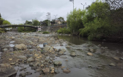 El río Tomebamba continúa en estiaje pese a la lluvia.