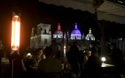 Cuenca: Desde los miércoles e incluso antes, los sitios permanecen llenos de comensales en sus restaurantes y turistas que, aun a las 21:00 o 22:00, recorren las boutiques. El día no importa.