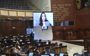La vicepresidenta Verónica Abad fue recibida vía telemática en la Asamblea Nacional.