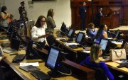 Sesión. El pleno de la Asamblea alargó y alargó el debate de las reformas al Código de la Niñez condecorando a los Cuerpos de Bomberos.