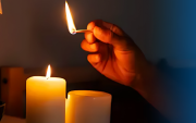 Los cortes de luz diarios en Ecuador se mantienen en seis a siete horas.