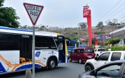 Congestionamiento. En el redondel de La Joya, los conductores denuncian que sus recorridos de 10 minutos se convierten en una ‘tortura’ de 45 minutos.