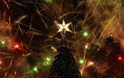 Árbol de Navidad se encendió en Cuenca durante el fin de semana.