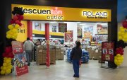 Cadenas de ropa, locales y extranjeras, se han unido a la tendencia de abrir un local para comercializar saldos o descuentos en el país.