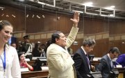 Jorge Chamba, quien llegó a la Asamblea con la bandera de Construye y ahora es un fiel oficialista, intervino en ese punto del orden del día.
