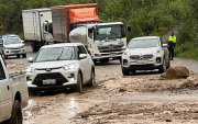 En la vía Cuenca- Girón- Pasaje se registran varios deslizamientos que complican el tránsito.