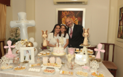 Sofía junto a sus padres, Vanessa Andrade y Marcerlo Cervantes.