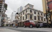 Inmueble. Las chazas abiertas evocan al Guayaquil de antaño. Todavía hay rezagos en el centro de la urbe.