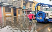 En ciudadelas como Sauces 6, las calles han quedado completamente inundadas.