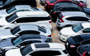 La venta de carro se redujo en marzo de 2025, en relación a marzo de 2024.