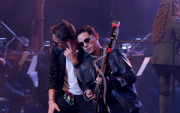La Orquesta Sinfónica, bajo la dirección de Victhoria Pérez, estuvo acompañada por las voces de Matt Galiano y Tábata Alvarado, y César Latorre y Daniel Rovira (guitarras), José Luis Gardella (teclados), Luis González (batería) y Jorge Marchán.