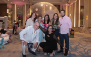 María Leonor Calero, Elena Pazmiño de Calero, Isabel Sojos de Célleri, Andrea Célleri, Marco Romero, César Célleri y Stephanie Célleri.
