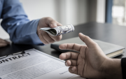 Expertos legales advierten sobre el aumento de fraudes digitales en Ecuador.