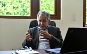 Buitrón tiene más de 40 años de experiencia en el sector eléctrico. Fue parte del ex Instituto Ecuatoriano de Electrificación (Inecel).