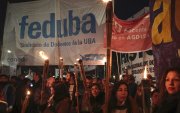 Personas participan en una marcha este 26 de junio de 2025, en Buenos Aires (Argentina).