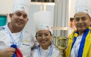 Copa. Marco Andrade, Verónica Jiménez y Cristian Salazar ganaron la copa al “Mejor Helado de América”.
