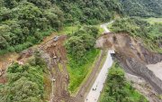 Una toma área de cómo las fuertes lluvias en la Amazonía afectó al SOTE por los deslaves.