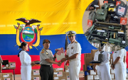 La entrega oficial se realizó en la Estación Aeronaval de Manta con presencia de autoridades militares y diplomáticas.