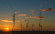 El uso masivo de inteligencia artificial depende de centros de datos con alto consumo energético.