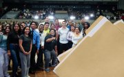 Miles de jóvenes intentaron registrarse al programa pese a las fallas del sistema digital
