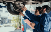 La revisión técnica vehicular es obligatoria en ciudades como Quito y Guayaquil. No cumplir con este requisito puede impedir la matriculación y derivar sanciones.