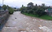 Imagen referencial. Un ciudadano fie rescatado del río Cuenca luego que cayera por accidente.