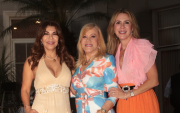 Patricia y Christel Roggiero junto a la cumpleañera.