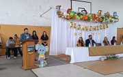 En la Unidad Educativa César Dávila Andrade se llevó a cabo el evento de inauguración del nuevo año escolar en Cuenca.