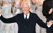 Giorgio Armani, ícono de la moda italiana, falleció a los 91 años dejando un legado que marcó la industria y Hollywood.
