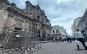 Si bien la iglesia de la Compañía no está vallada, las rejas se colocaron en el exterior.