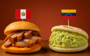 El pan con chicharrón peruano compite contra la arepa venezolana en la final del Mundial de Desayunos 2025.