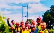Integrantes de Ciclistas de la Calle, tras llegar a El Triunfo.