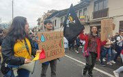 Miembros del Cabildo por el Agua de Cuenca denunciaron el congelamiento de sus cuentas financieras por parte del Gobierno Nacional.