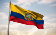Cada 26 de septiembre, estudiantes de tercero de bachillerato juran lealtad al pabellón nacional en un acto que honra la identidad ecuatoriana.