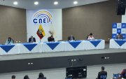 Los vocales del CNE, con Diana Atamaint a la cabeza, durante una sesión del organismo electoral