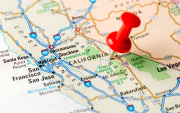 California exige que las empresas asuman responsabilidad por decisiones laborales tomadas con inteligencia artificial.