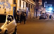 Un hombre que cuidaba carros en la zona de tolerancia de Cuenca es la víctima colateral de un ataque armado.
