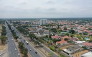 Vía a la costa es una zona que ha crecido masivamente de manera horizontal. Las edificaciones verticales son un lunar del paisaje.
