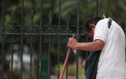 Es común ver a adultos mayores deambulando por las vías y otros lugares públicos. Algunos duermen en portales, con el riesgo de robos o de adquirir enfermedades.