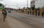 Los militares custodian varias vías del país para evitar los cierres de carreteras debido al paro nacional de la Conaie, el cual cumple 30 días este 21 de octubre de 2025.
