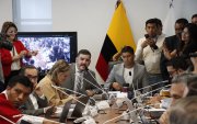 Aquiles Álvarez, alcalde de Guayaquil, acudió a la Comisión de Garantías Constitucionales para hablar del Porsche de isla Trinitaria.