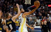 Stephen Curry sigue siendo estrella en la NBA y le da la victoria a los Warriors.