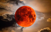 La superluna de Castor iluminará el cielo el 5 de noviembre de 2025, siendo la luna más grande y brillante del año.