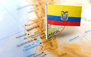 En el mes de octubre se celebra el Día del Escudo Nacional.